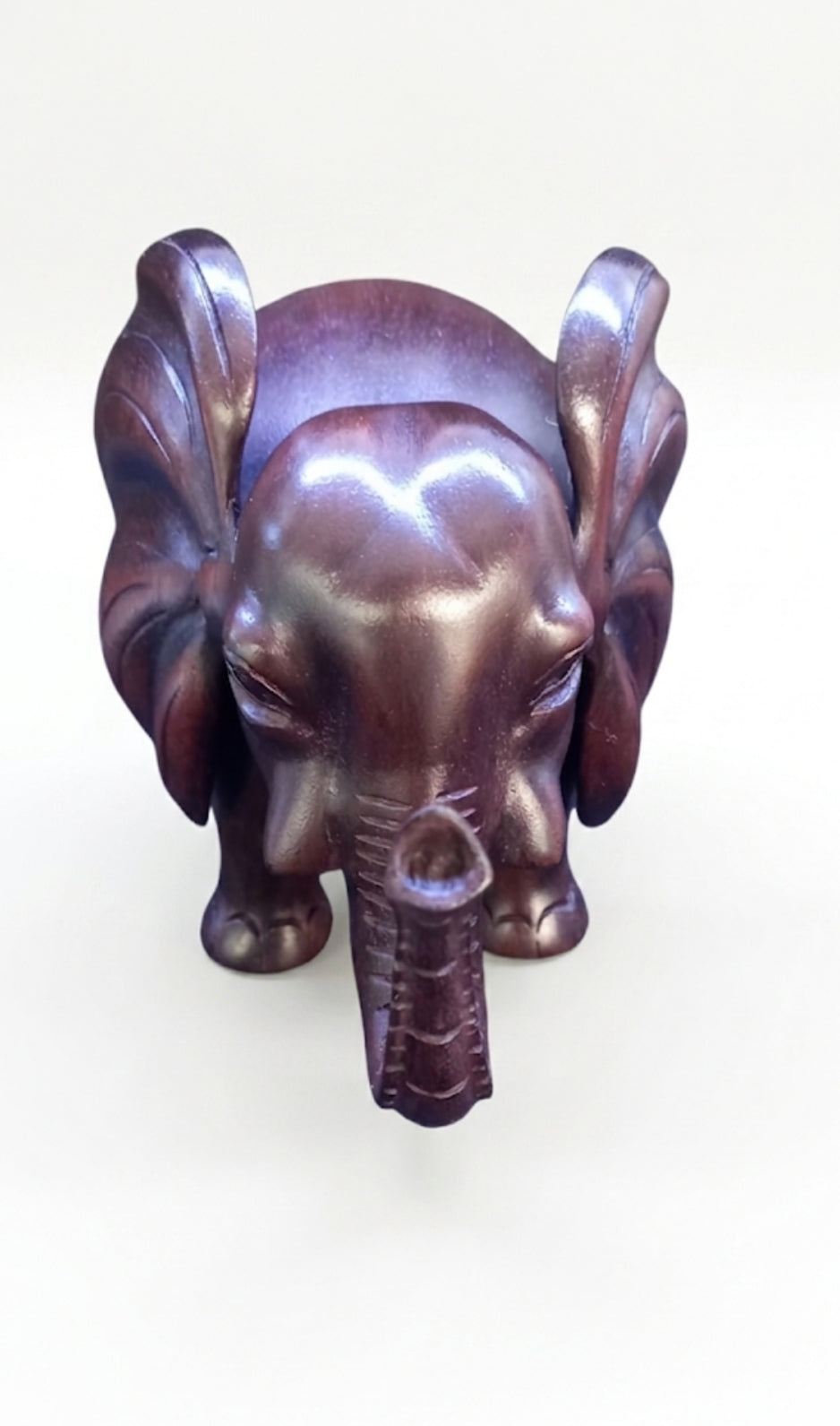 ESTATUA DE ELEFANTE TALLADA EN MADERA CAOBA