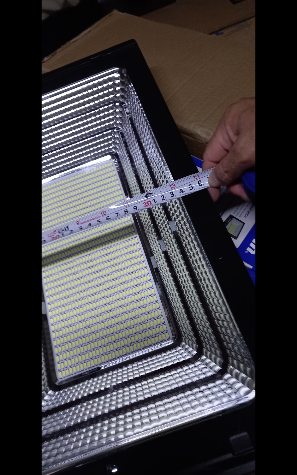 REFLECTOR SOLAR con PANEL SOLAR y CONTROL REMOTO 1,200 watts de potencia