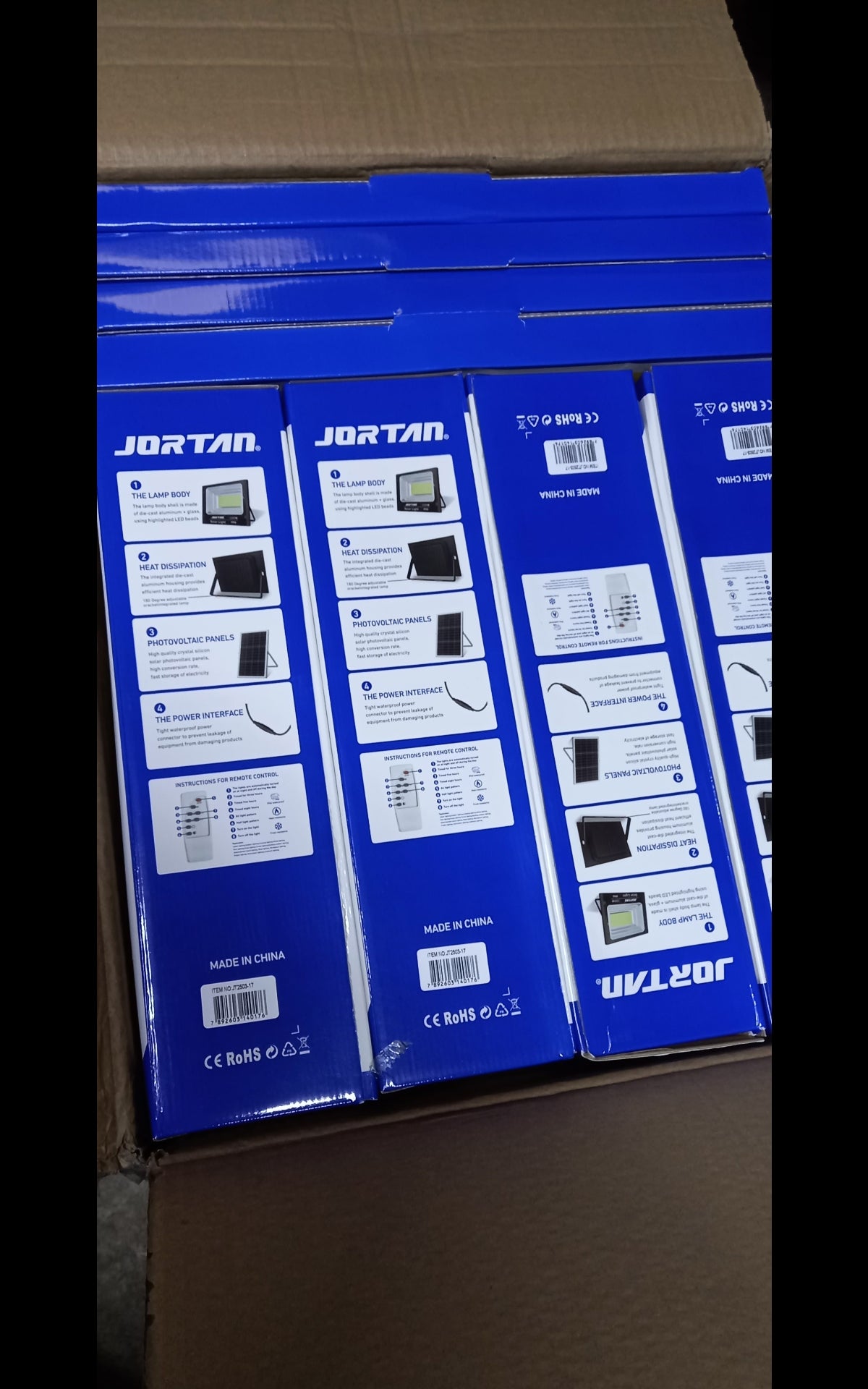 REFLECTOR SOLAR con PANEL SOLAR y CONTROL REMOTO 1,200 watts de potencia