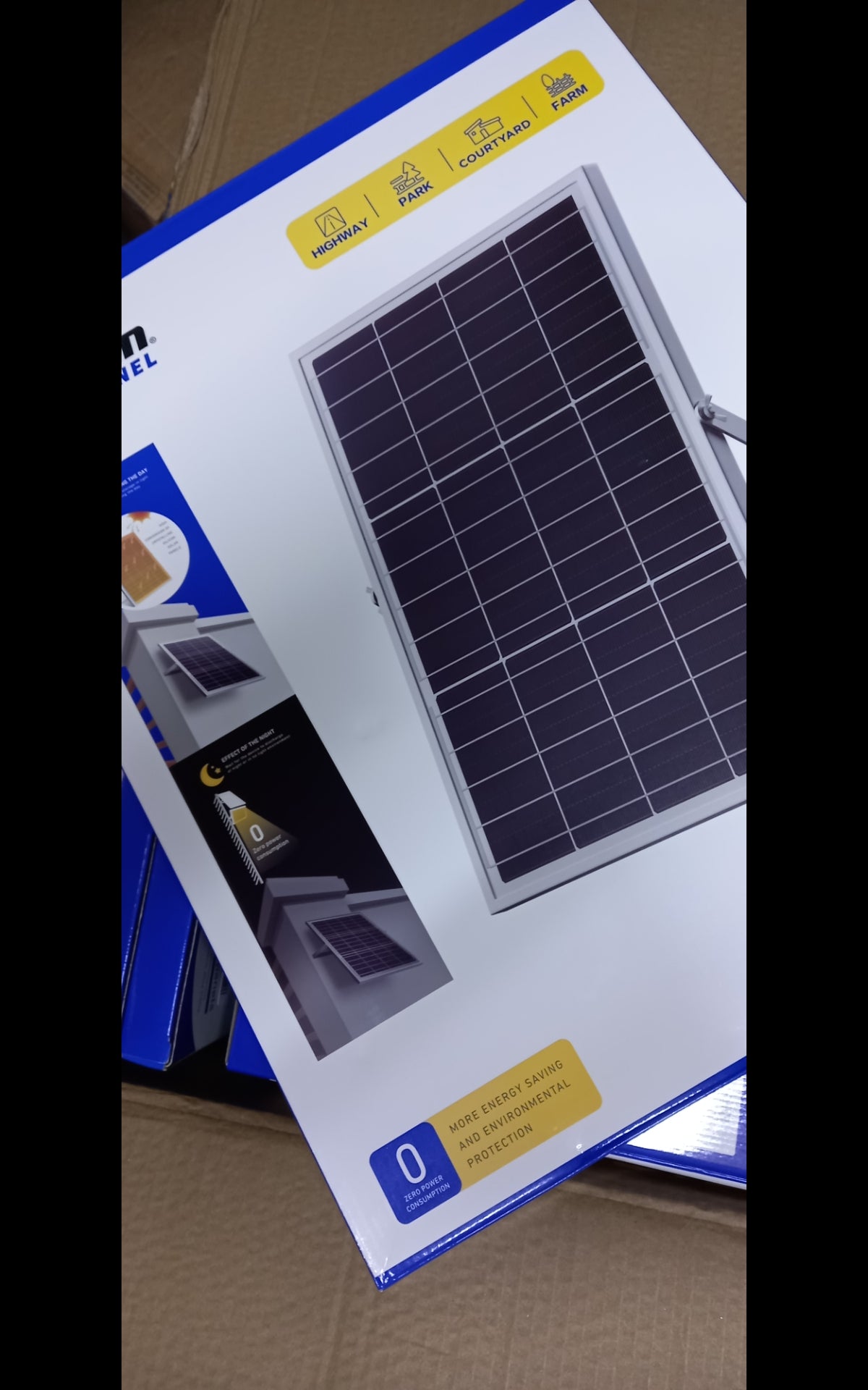 REFLECTOR SOLAR con PANEL SOLAR y CONTROL REMOTO 1,200 watts de potencia